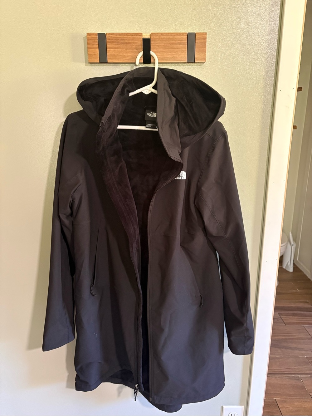 The North Face Women’s Windwall Black Hooded jacket with Plush Lining